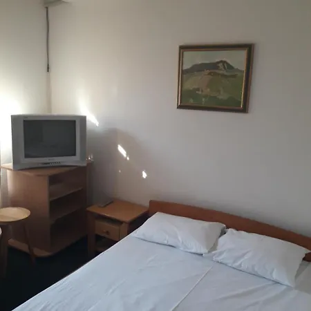 Restoran Sa Smestajem Dom * Ovcar Banja