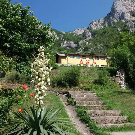 Restoran Sa Smestajem Dom Hotel Ovcar Banja
