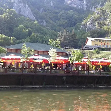 Restoran Sa Smestajem Dom *