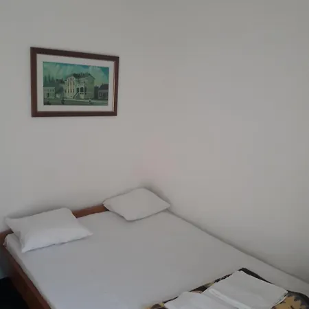 Hotel Restoran Sa Smestajem Dom *