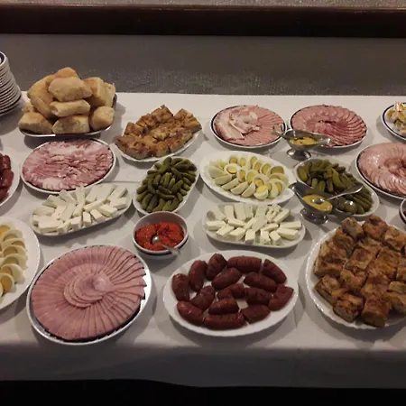 Restoran Sa Smestajem Dom * Ovcar Banja